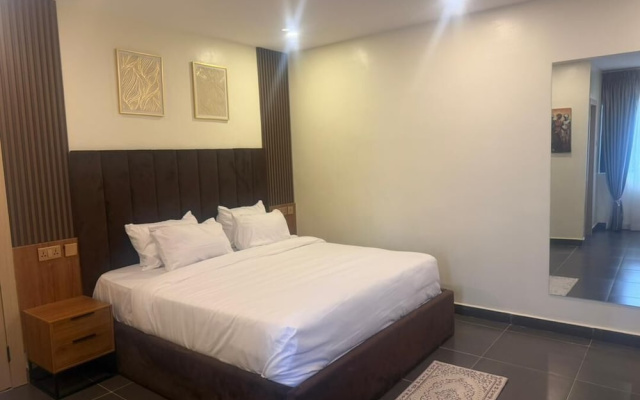 C & C Luxury Suites