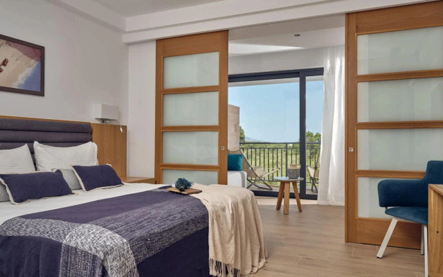 Cavo Orient Beach Hotel