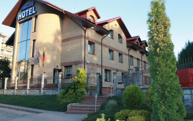 Отель AMICUS Вильнюс вид на фасад