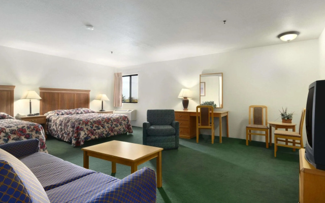 Super 8 Groton Foxwood