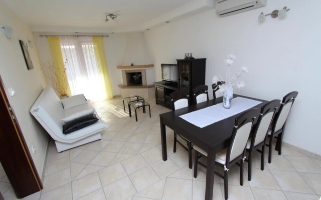 Dujmovic Superior Bungalow Wterrace Biba