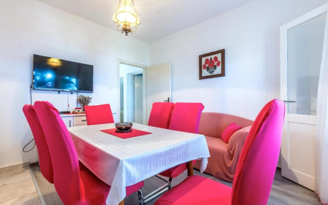 Stunning Apartment in Podstrana With 2 Bedrooms and Wifi