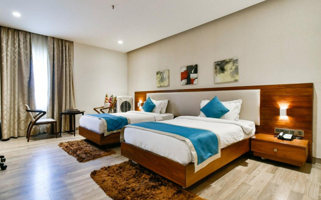 M Crown Hotel
