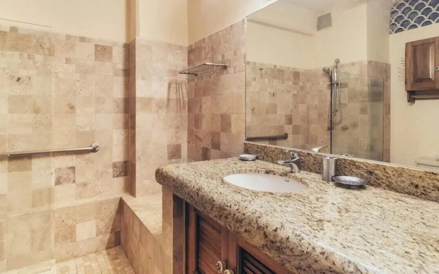 Ocean View 1Br Condo-balcony-beach-pool - 301