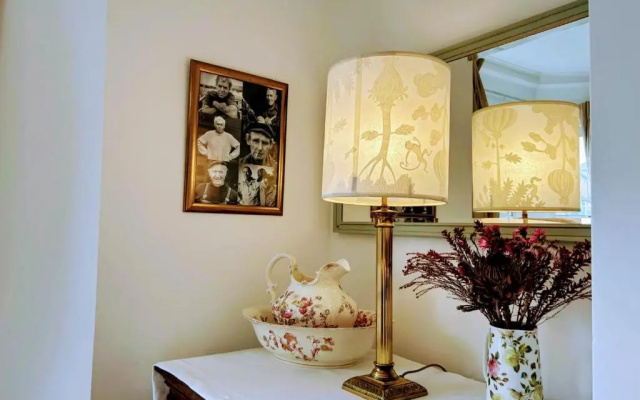 Large Sunny King-Size En-Suite