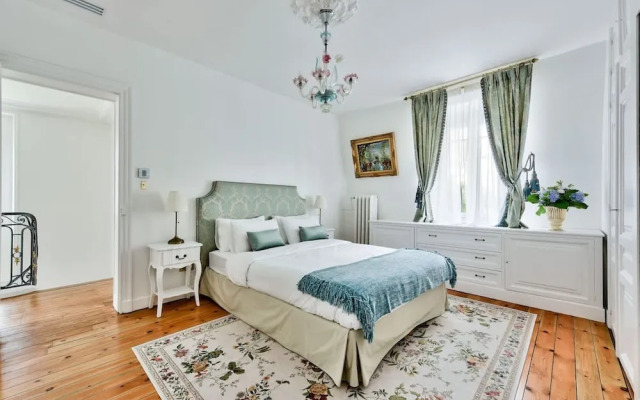 Noble Luxury Residence in the Heart of Paris