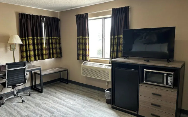 Super 8 by Wyndham Knoxville