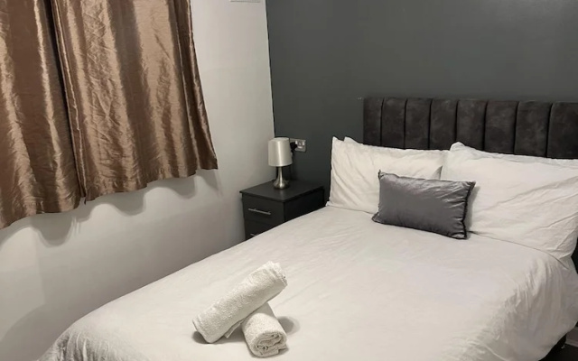 Remarkable 2-bed Apartment in Wolverhampton