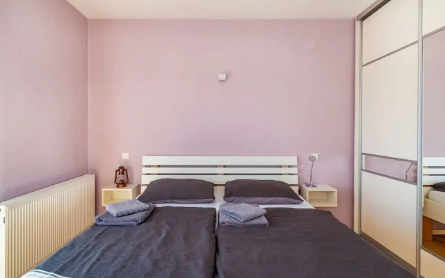 Delightful Apartment in Radovin With Garden