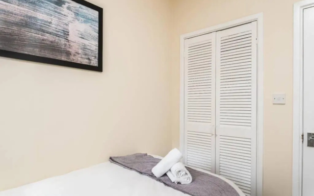 Cosy Stay Swansea - TV in every bedroom
