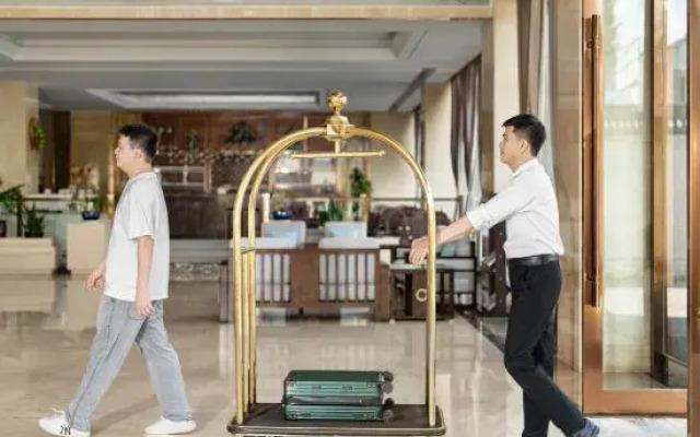 Fuying Hotel (Baoshan Station Wuzhou International Plaza)
