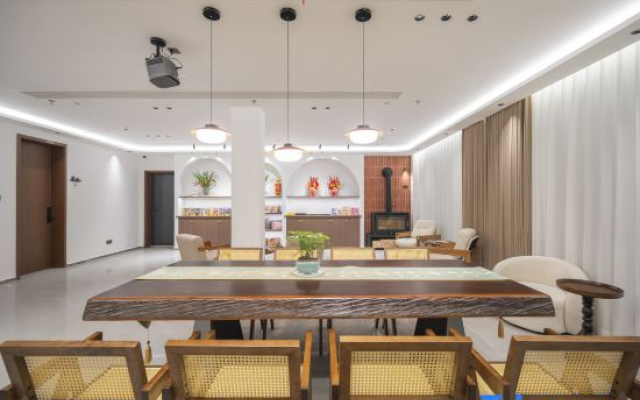 Floral Hotel·Poetic Mountain Homestay (Linwu Cave Scenic Area Branch)