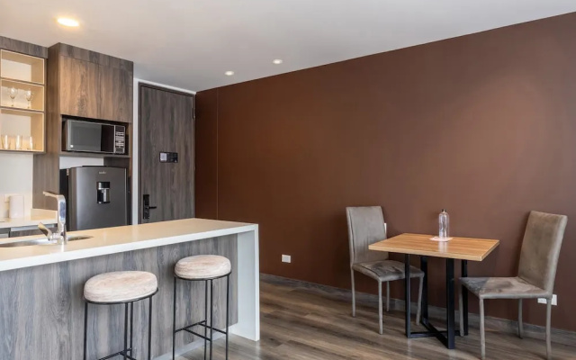 w Modern 2BR in Luxury Building in Chico