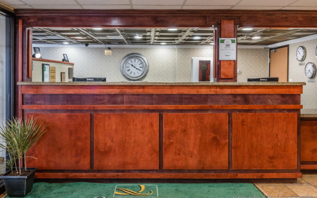 Quality Inn & Suites Detroit Metro Airport
