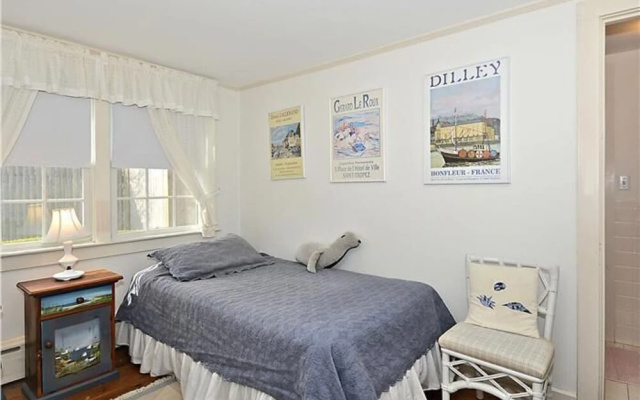 221 Shore Road - Nine Bedroom House