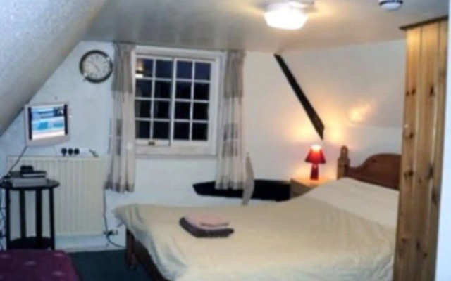 Three Horseshoes Inn