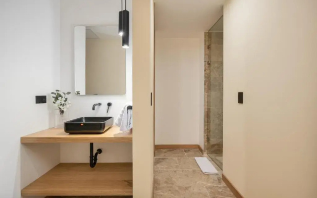 LIN Boutique Hotel by HOUSY HOST