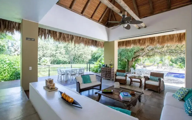 w Lovely 4BR Villa at Mesa de Yeguas