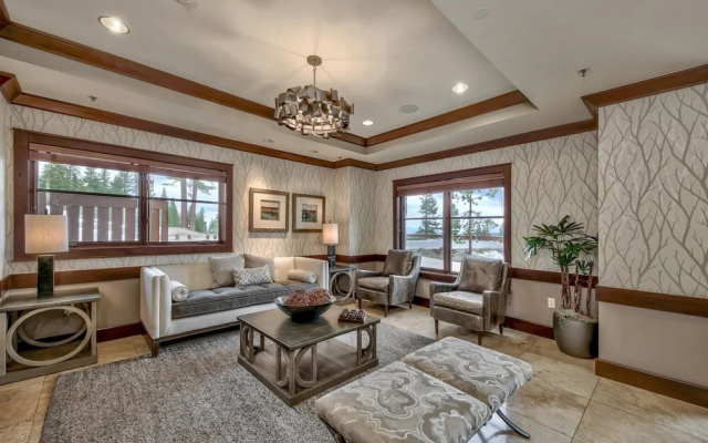 Huge 3 Bedroom  At Northstar | Sleeps 10 Condo by RedAwning