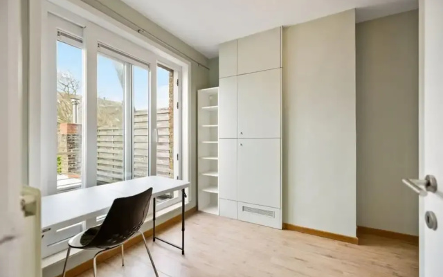 Spacious House With 3 Terraces