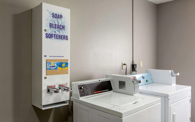 Super 8 Motel - Racine