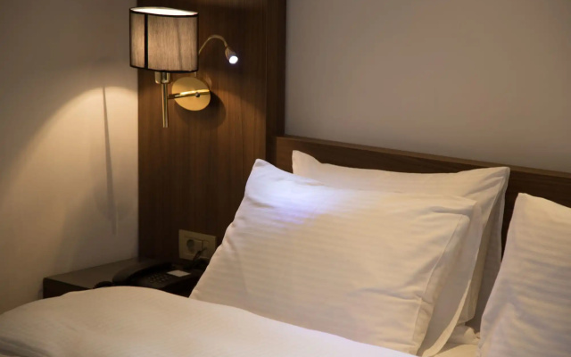 TN & CO Hotel