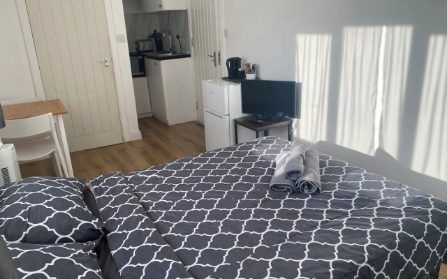 Comfortable Homely Studio Flat in Wembley