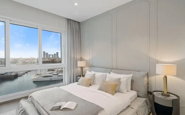 Waterfront 3BR Apt Direct Access to Nakheel Mall