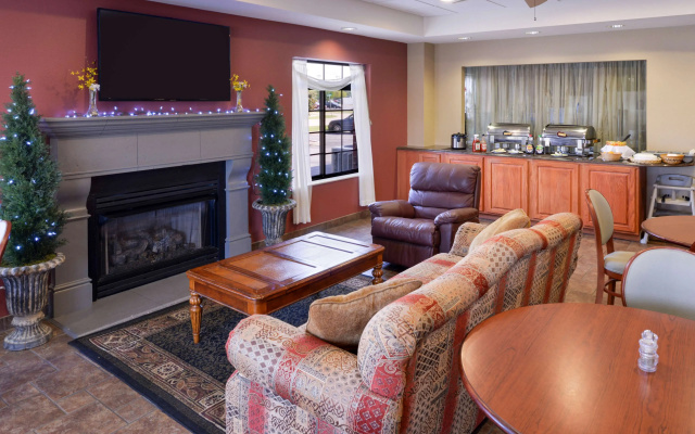 Country Hearth Inn & Suites Edwardsville St. Louis