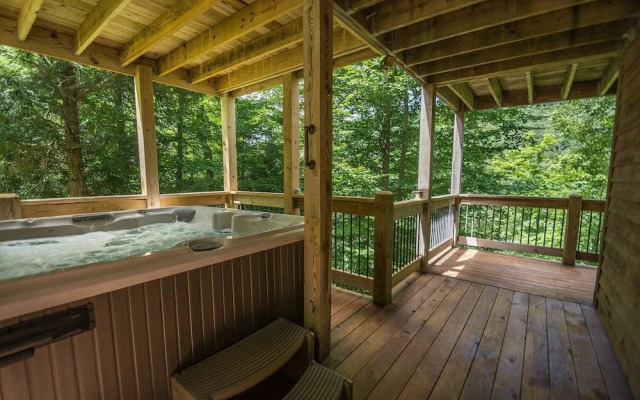 Canopy Escape by Taylor Made Deep Creek