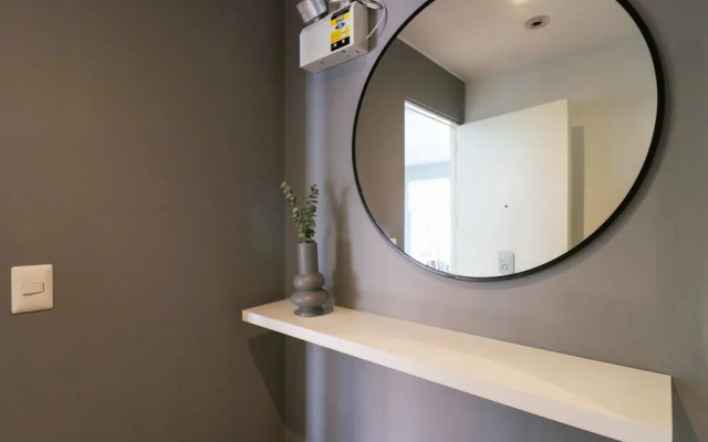 Lovely 2BR with Balcony in Miraflores