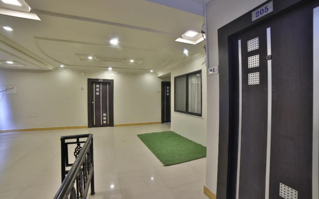 OYO 41929 Hotel Loyal Residency