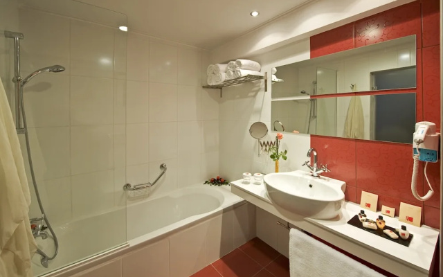 Rhodes Premium Suite, Luxury with Private Hot Tub - Adults Only