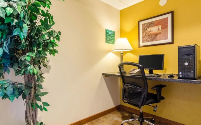 Holiday Inn Express Wichita North - Park City