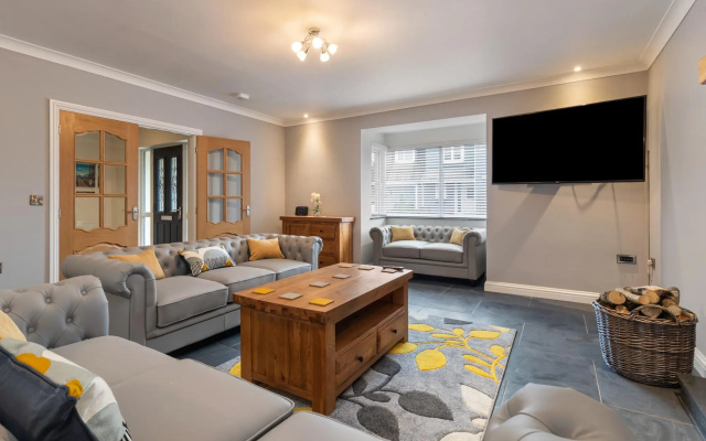 Maynor - Large Luxury House Log Burner Central Location