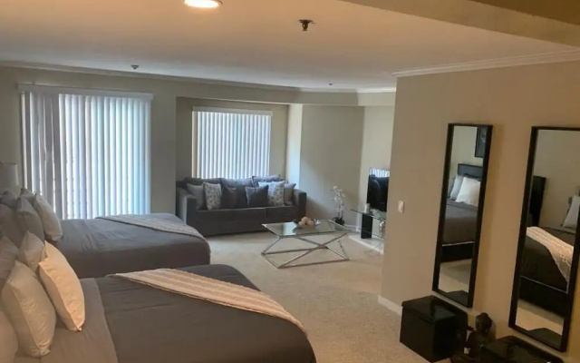 Hollywood Gateway Suite
