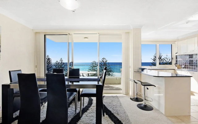 Burleigh Heads Private 2 Bed Ocean View