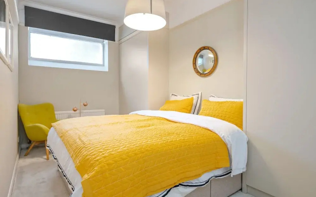 Central London 3-bed Apt, Sleeps 6, 3 Mins to Tube