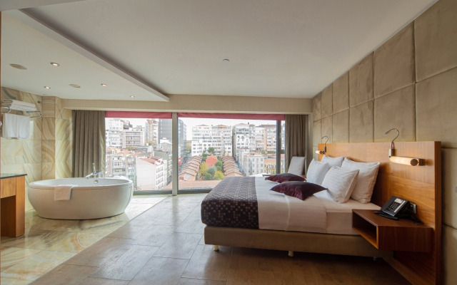 Crowne Plaza Istanbul - Harbiye by IHG
