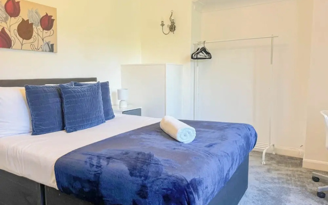 Large 8 Bedroom House in Edgbaston