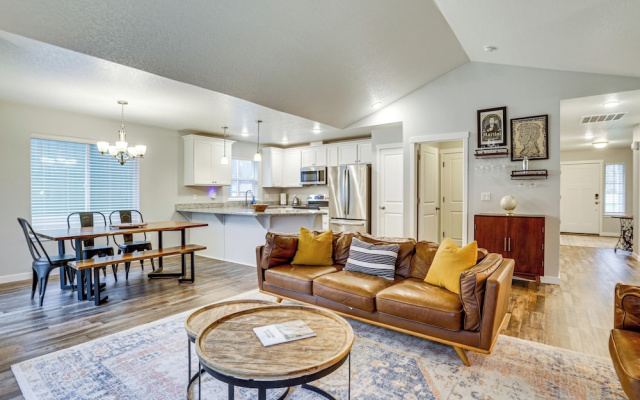 Entertainment Shed! Pet-friendly Oregon Coast Home