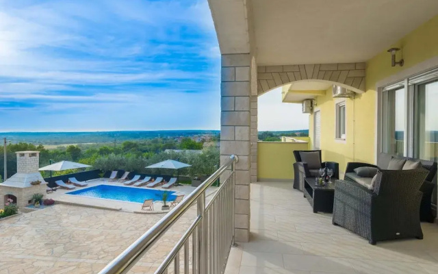 Beautiful Villa in Lisicic With Private Pool
