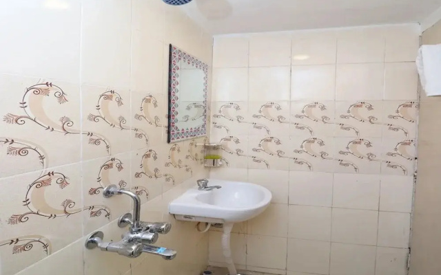People's Castle By OYO Rooms