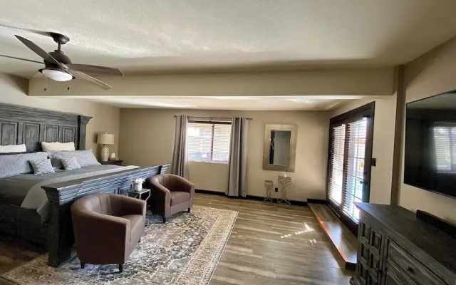Spacious Mesa Oasis with Heated Pool