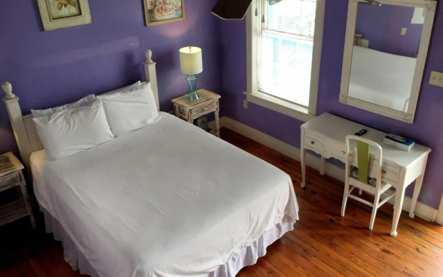 Creole Gardens Guesthouse and Inn