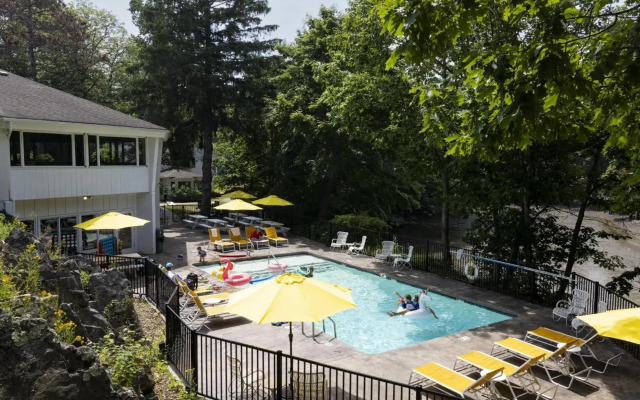 Village Cove Inn