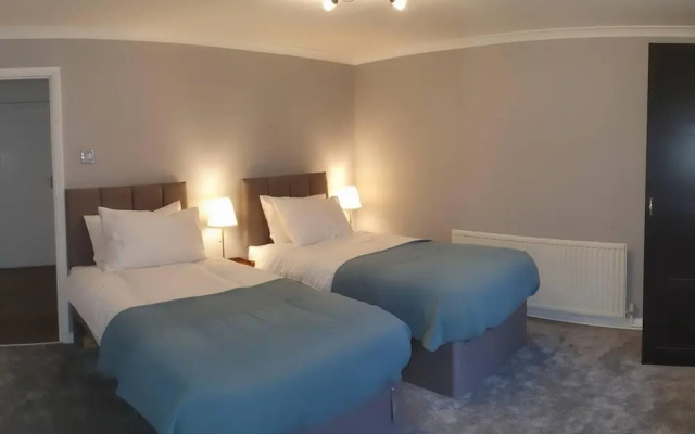 Spacious 2-bedroom Family Flat in Iver Heath