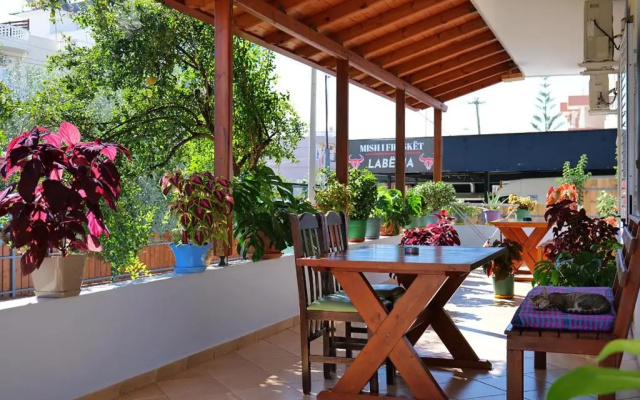 Stela Apartments