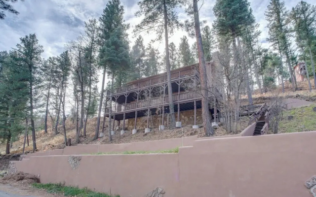 Ruidoso Cabin Retreat w/ Multi-level Deck