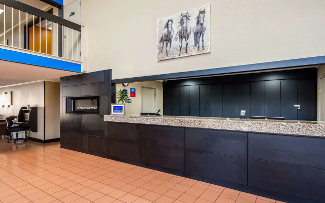 Red Roof Inn & Suites Lexington - Hamburg